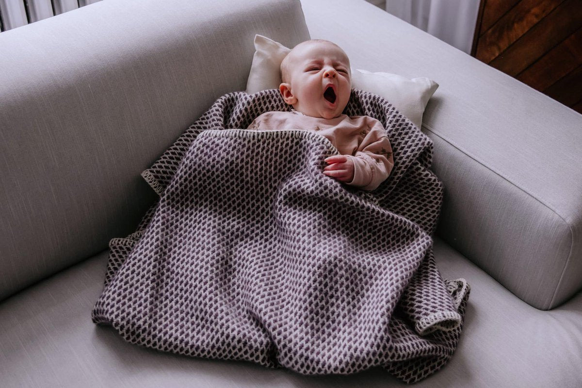 Wiegdeken wol - Pure Baby Love - bee - plum