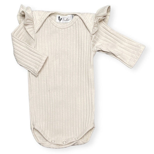 Rompertje lange mouw ruffle wide rib jersey natural beige